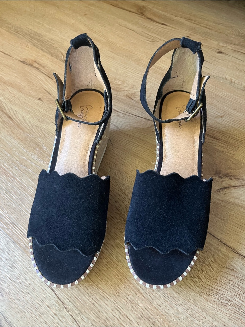NWOT Crown Vintage - Black leather Scalloped Espadrille Wedge Sandals - 8